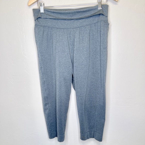 Patagonia | Trail Beta Eco Rollover Waist Capri's - Picture 4 of 15